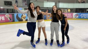 החלקה על הקרח במתחמי אייס פיקס. צילום: עמית שיסל
