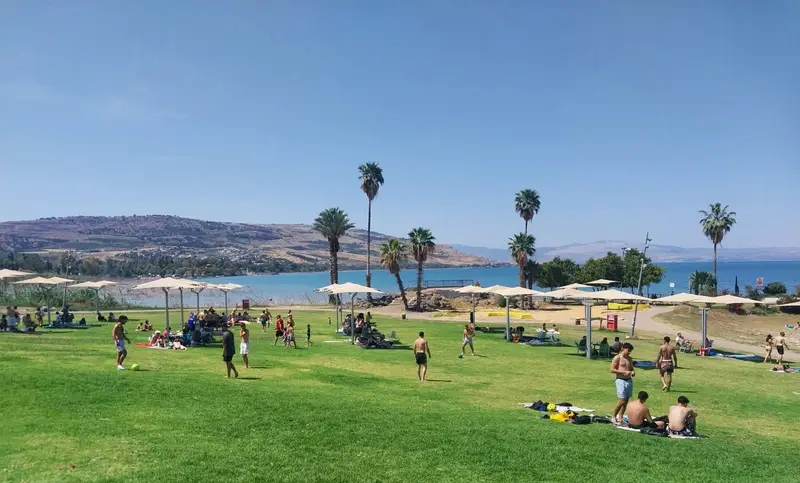 חוף צמח קיבל את הכבוד עם "דגל כחול" למצויינות. צילום: נועה אלפנדרי, איגוד ערים כינרת