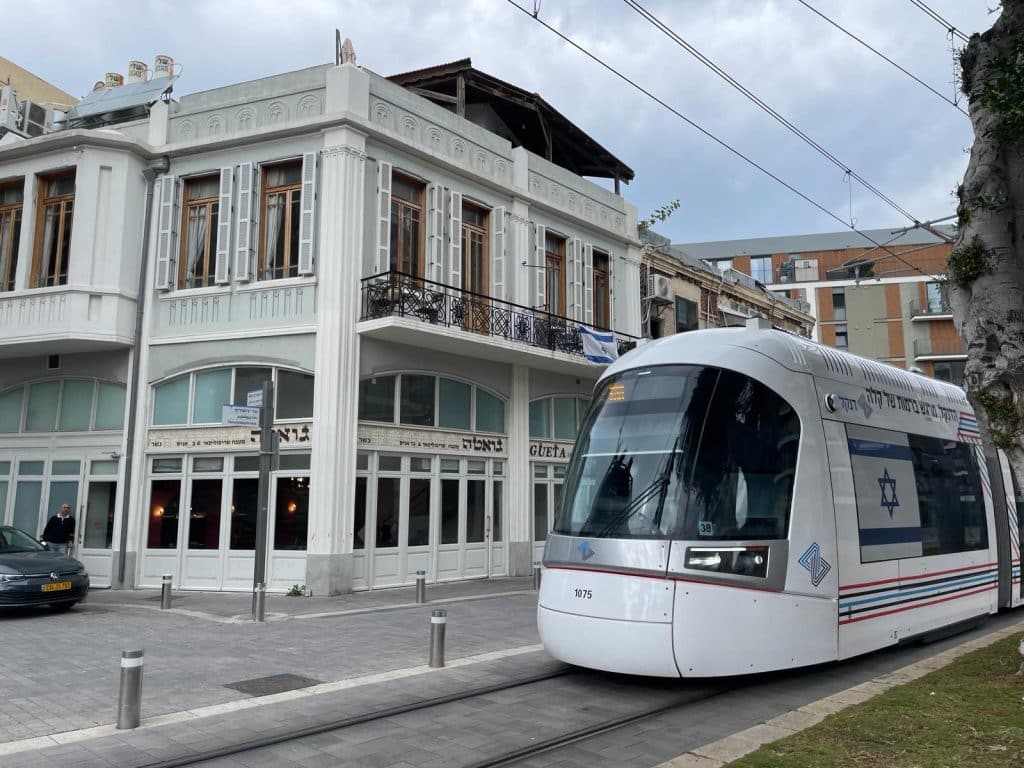 הרכבת הקלה בשדרות ירושלים ביפו. צילום: ישראלינג