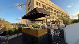 יוקרה ואלכוהול משבח מלון וולדורף אסטוריה ירושלים - גג העולם. צילום: סיגל קליין