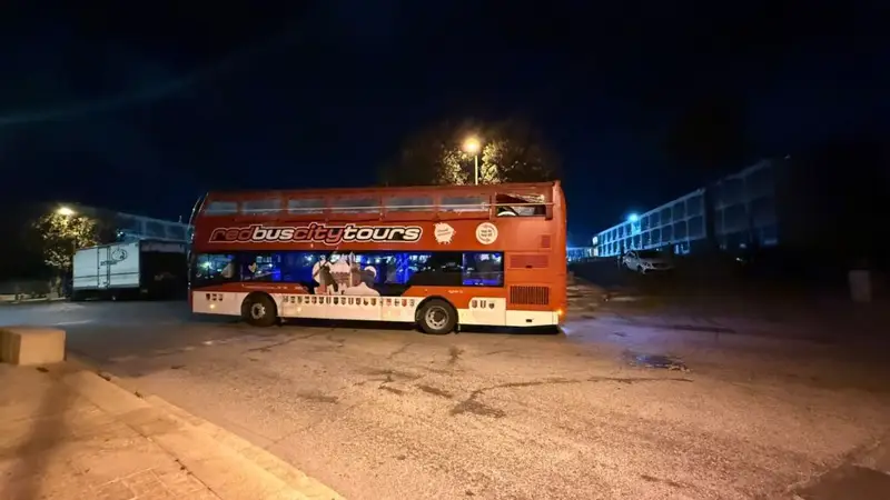 האוטובוס האדום City Tour בסיור אתרים מוארים בירושלים. צעלום: סיגל קליין