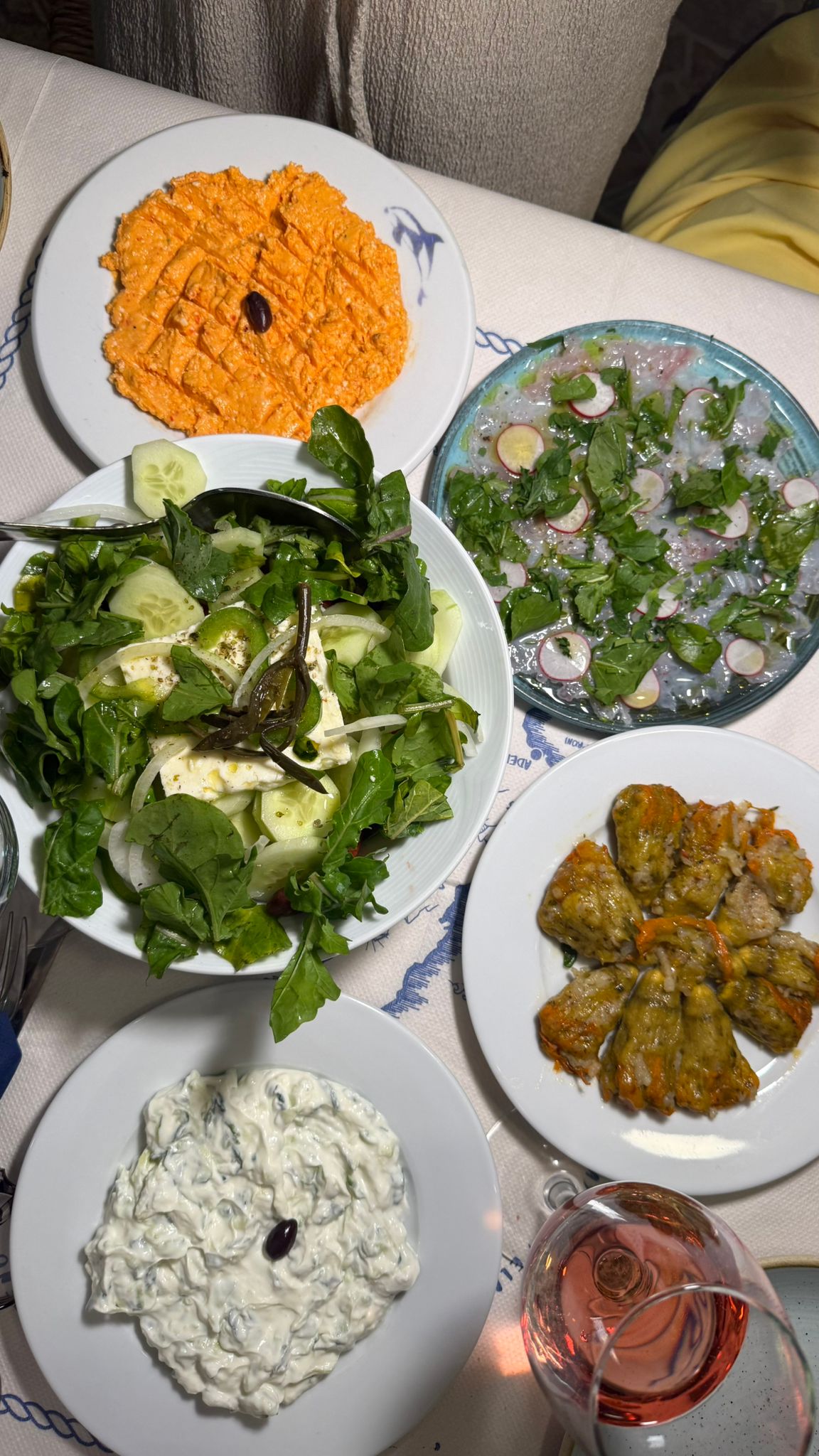 פותחות שולחן יווני ימאס