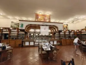 9 מדליות בתחרות היין היוקרתית Città del Vino- אולם הטעימה של התחרות. צילום: עידן בר אולפן