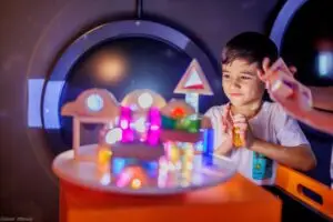 איך עושה אור? , גן המדע ע"ש קלור של מכון דוידסון לחינוך מדעי. צילום: שלומי מזרחי