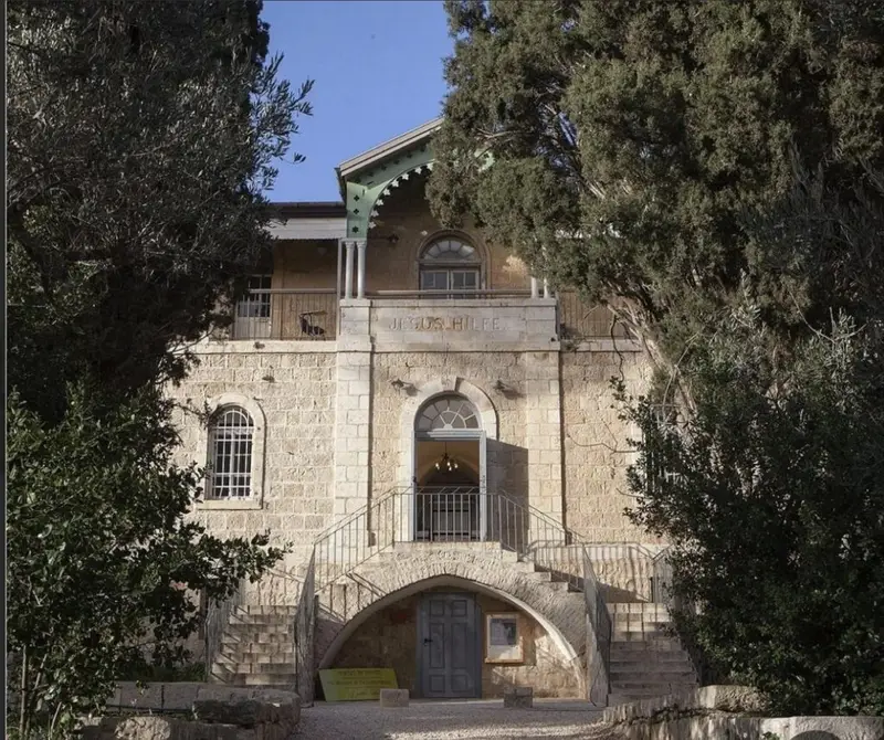 חבילת אירוח עם סיור מודרך בשכונת טלביה במלון התאטרון - בית הנסן. צילום" יח"צ