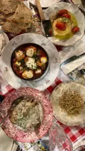 הקליינים פותחים שולחן בבארוד. צילום: סיגל קליין