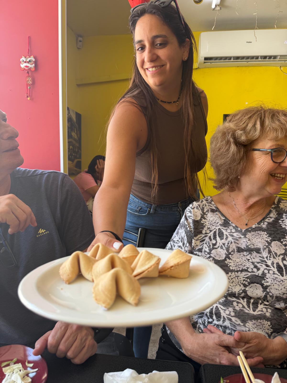 נועה עינת בסיור נווה שאנן