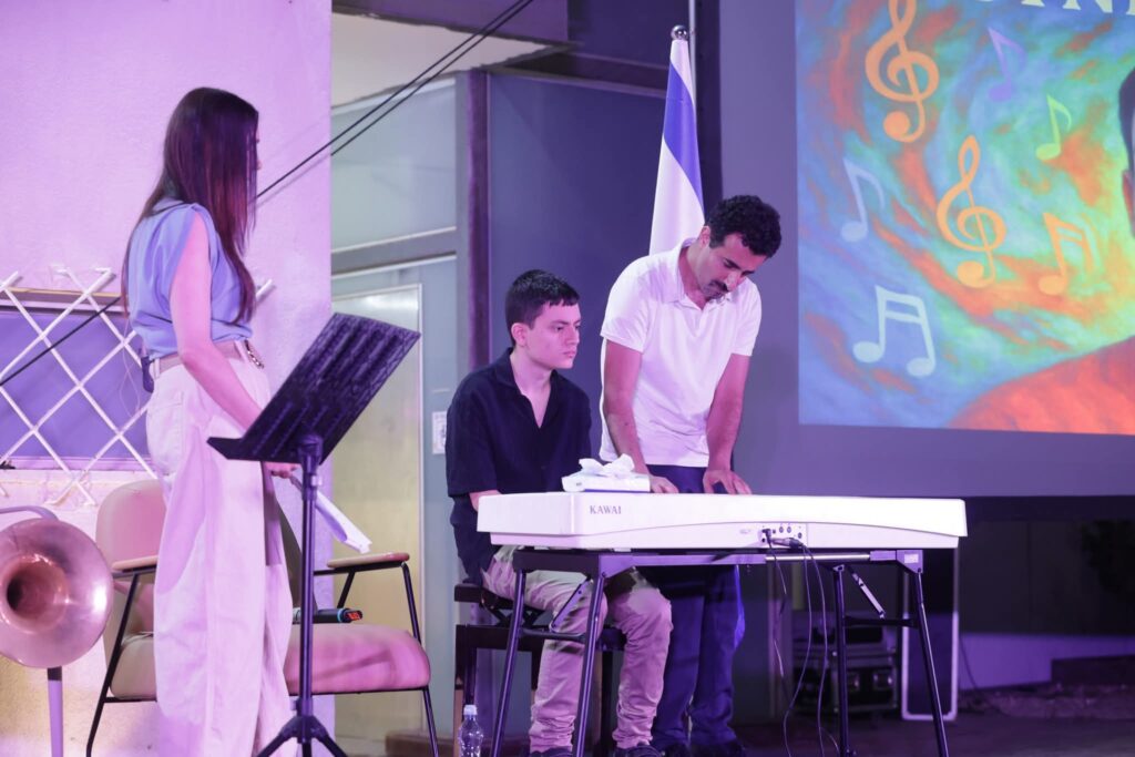 תזמורת החושים - הרצאה מוזיקלית מיוחדת במינה. אילון גבירצר תזמורת החושים. צילום: נמרוד גליקמן
