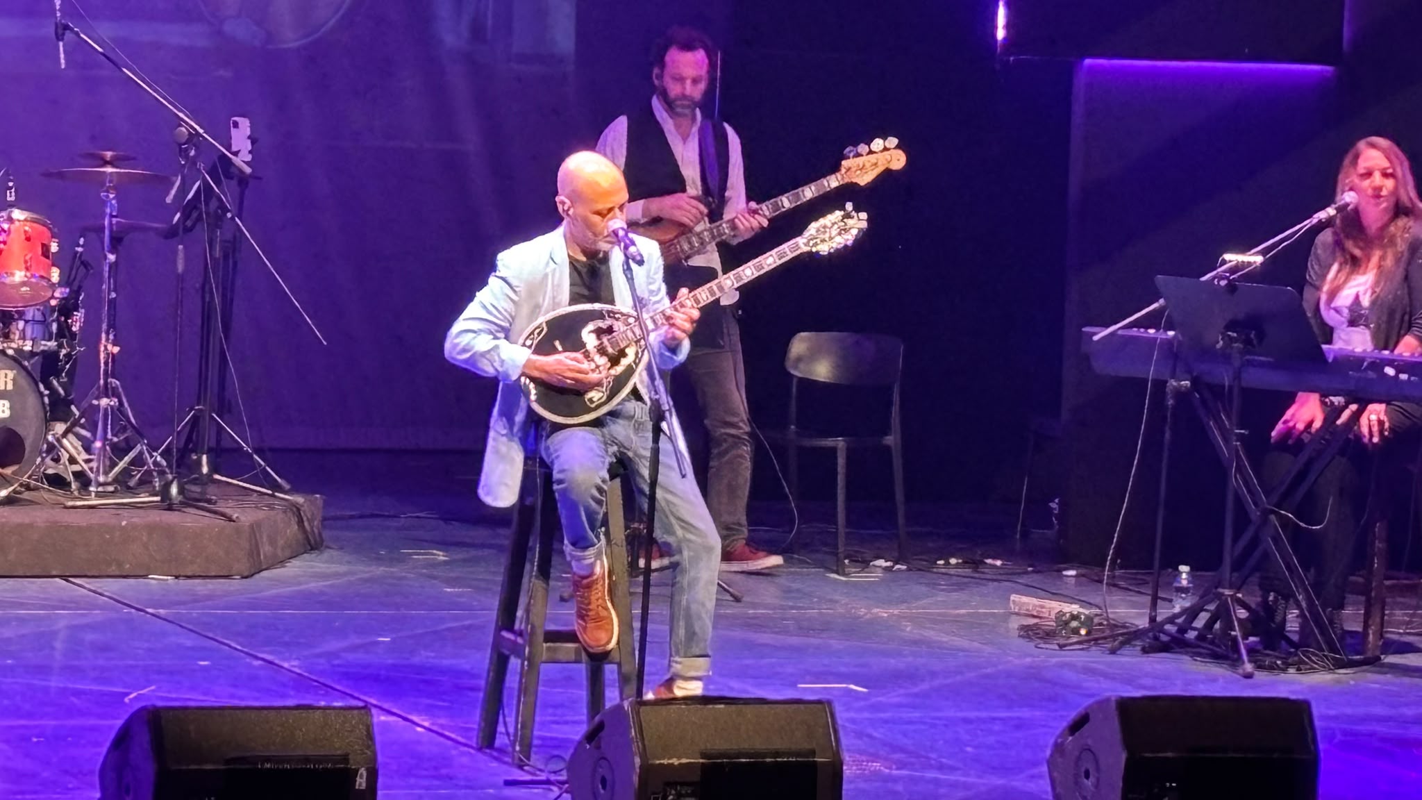 יוני פוליקר במופע מחווה לשירים היווניים שעשו עלייה