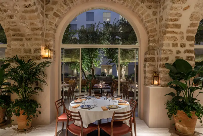 השף עמוס חיון יוביל את מסעדת השף של מלון THE JAFFA. בתמונה: המסעדה במלון דה ג'אפה. צילום: עמית גירון