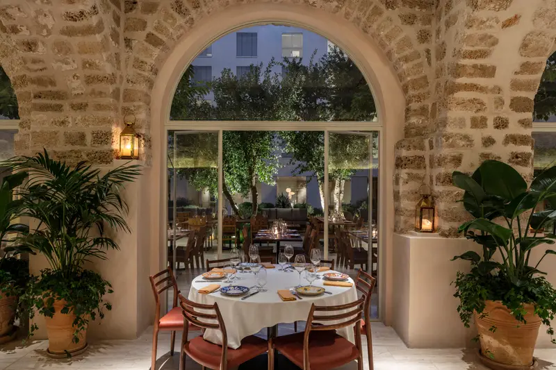 השף עמוס חיון יוביל את מסעדת השף של מלון THE JAFFA. בתמונה: המסעדה במלון דה ג'אפה. צילום: עמית גירון