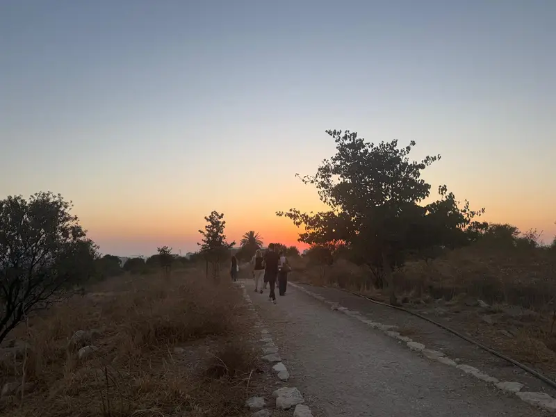 גבעת התיתורה במודיעין בשעת השקיעה