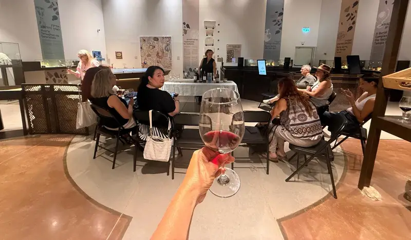 יש חיי לילה במודיעין וגם סדנת יין במוזיאון מורשת החשמונאים. צילום: סיגל קליין