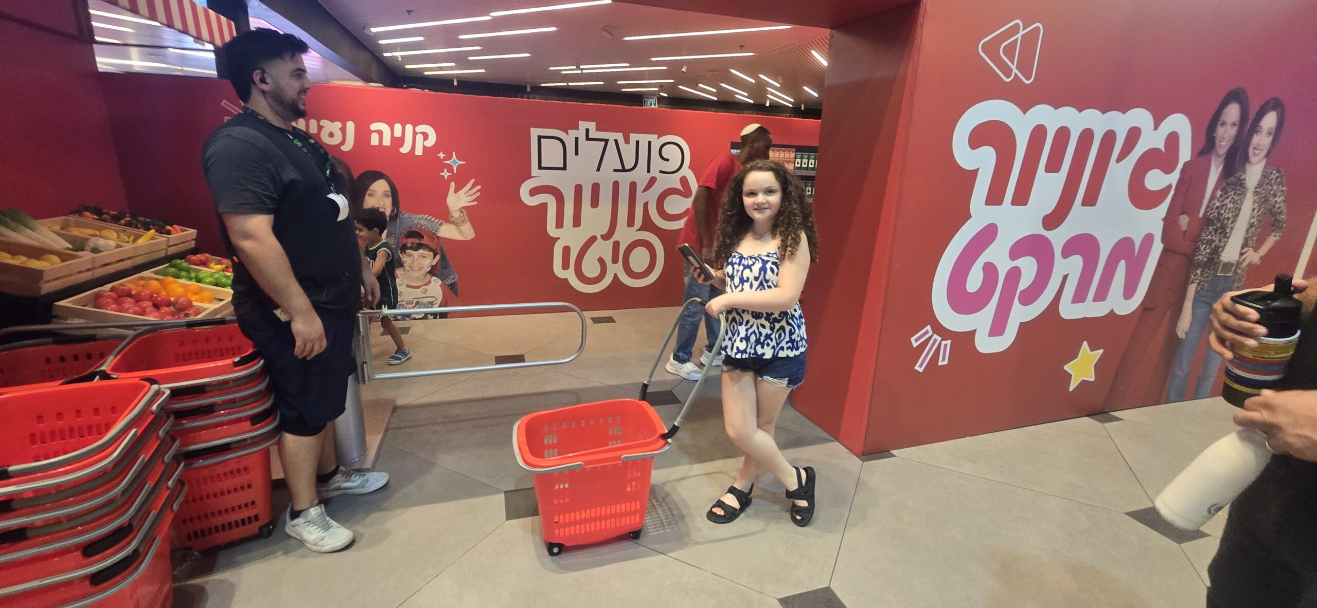 ילדים בפעילות חינוך פיננסי