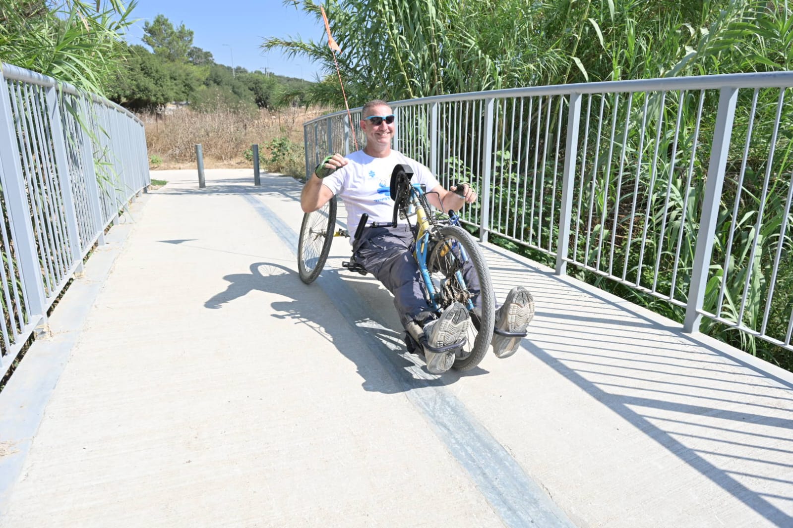 מטיילים בשביל נחל ציפורי