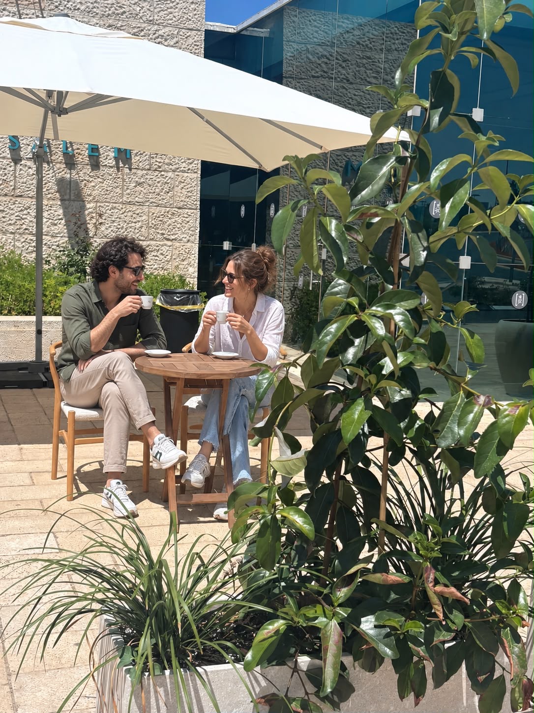 קפה קדמה בכניסה למוזיאון ארצות המקרא בירושלים