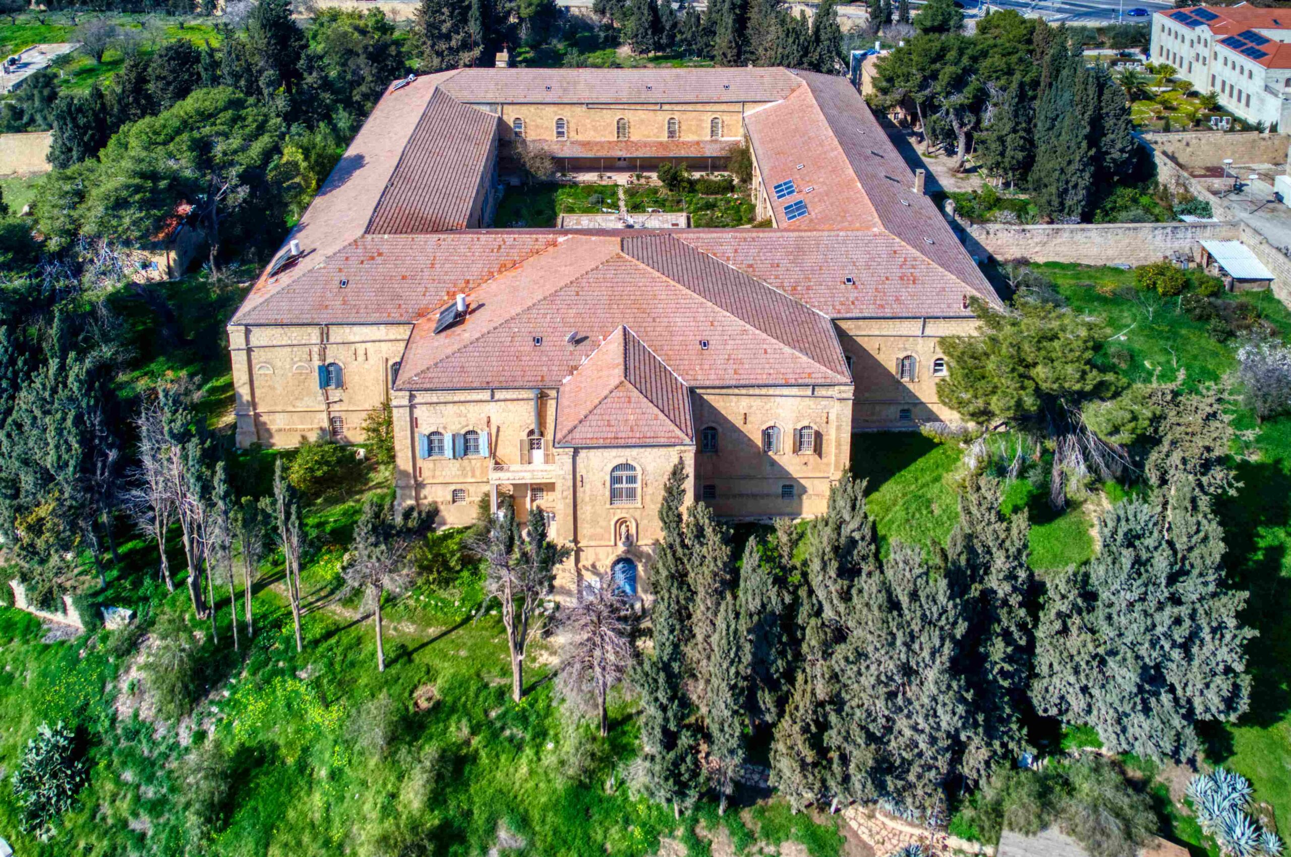 קלרה הקדושה – סיור בשכונת אבו-תור וביקור במנזר סנט קלייר בירושלים